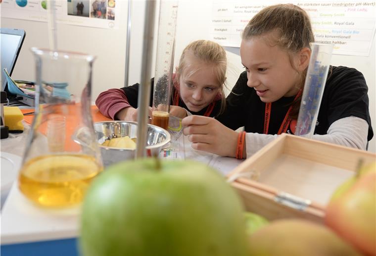 Anmeldungen noch bis
30. November Bem Wettbewerb „Jugend forscht - Schüler experimentieren“ können sich junge Leute als Nachwuchswissenschaftler ausprobieren.