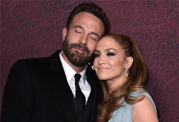 Jennifer Lopez: Liebesgeschichte mit Affleck „unglaublich“ Ben Affleck und Jennifer Lopez bei der Premiere von „The Tender Bar“ im TCL Chinese Theatre.