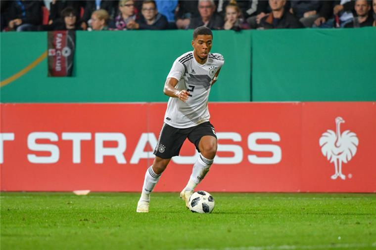 Werder Bremen mit Benjamin Henrichs einig Benjamin Henrichs spielt in der deutschen U21-Nationalmannschaft.