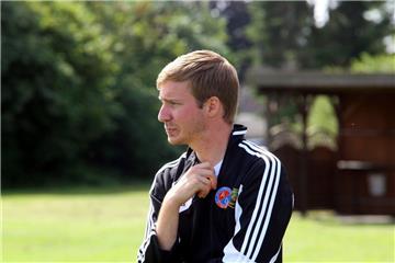 Benjamin Nelle kennt inzwischen die großen Unterschiede zwischen Bezirksliga- und Jugendfußball im Leistungsbereich. Er freut sich vor allem darauf, sich wieder auf seine Trainingsarbeit konzentrieren zu können. Die Arbeit rund um das Team nehmen ihm beim Jugendförderverein A/O/Heeslingen zahlreiche Helfer ab