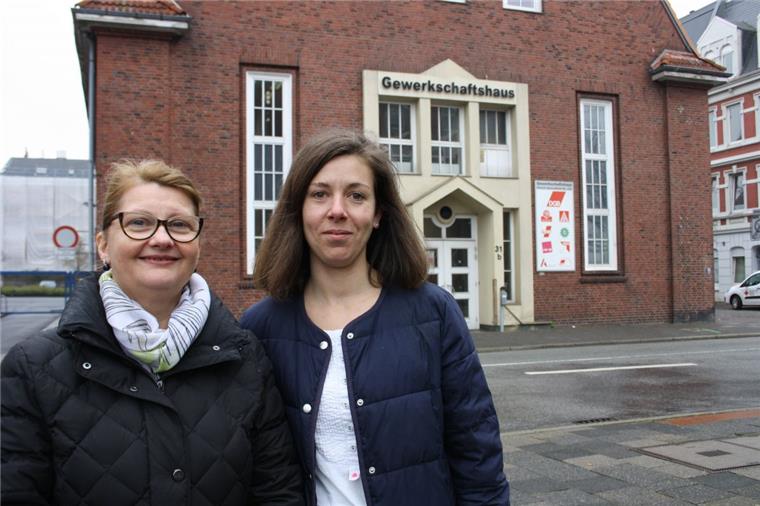 Beraterin Mariana Cata (links) war in Rumänien 20 Jahre lang als Juristin tätig. Eliza Vladimirova hat bereits in Niedersachsen und in Hamburg mobile Beschäftigte beraten.  