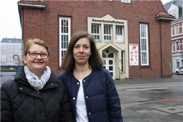 Beraterin Mariana Cata (links) war in Rumänien 20 Jahre lang als Juristin tätig. Eliza Vladimirova hat bereits in Niedersachsen und in Hamburg mobile Beschäftigte beraten.  