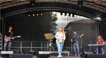 Bereits am Nachmittag standen die ersten Bands auf der Bühne. Foto: Schmonsees