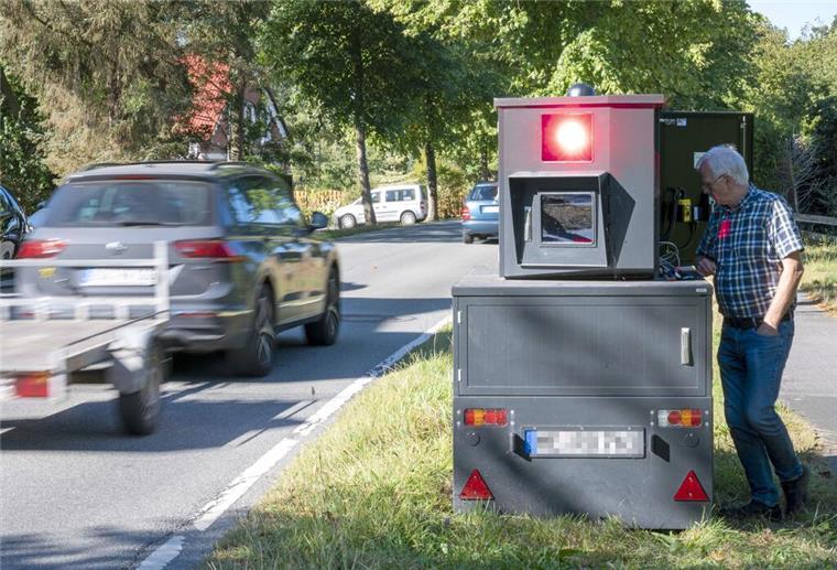 Neue Blitzer im Cuxland: Hier gibt es bald teure Fotos "Bernd" allein bringt es nicht: Der Kreis will an besonders gefährlichen Stellen fünf feste Radarfallen aufstellen, um die Autofahrer zum Bremsen zu bringen.