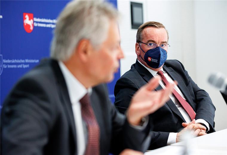 Niedersachsens Verfassungsschutz stuft AfD als Verdachtsobjekt ein Bernhard Witthaut und Boris Pistorius.