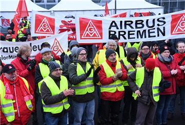 Mitarbeiter von Airbus Bremen beim Streik
