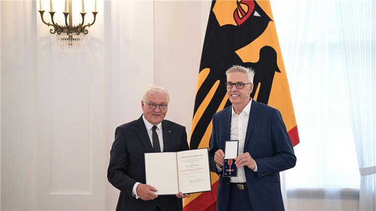 Besondere Ehrung für den Basketball-Bundestrainer.