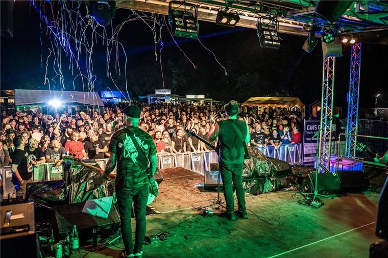 Punk, Party und Pogo: Das Fonsstock in Nordenham in Bildern Besonders am Abend geht's auf dem Fonsstock in Nordenham richtig ab.