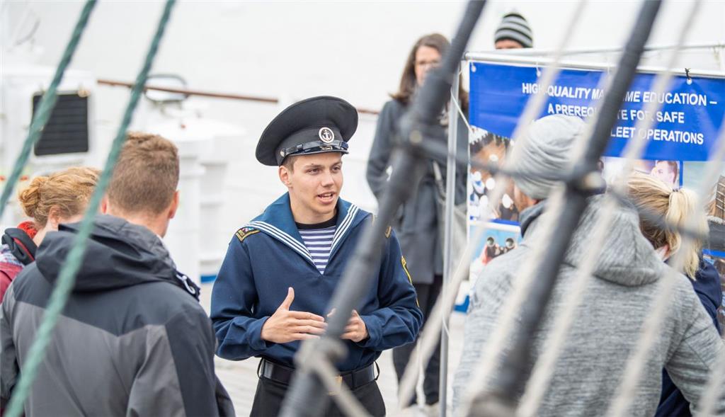 Besonders beliebt bei den Festbesuchern waren die Open-Ship-Besuche, wie hier au...