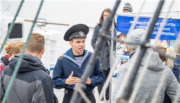 Besonders beliebt bei den Festbesuchern waren die Open-Ship-Besuche, wie hier au...