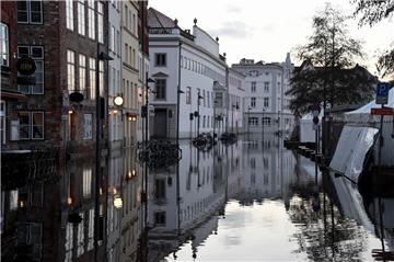Besonders die Lübecker Altstadt war nach dem Sturm am Donnerstag besonders von d...