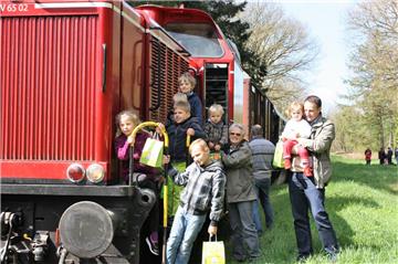 Besonders für Familien ist die Fahrt mit dem historischen Zug immer ein abenteuerliches Erlebnis.