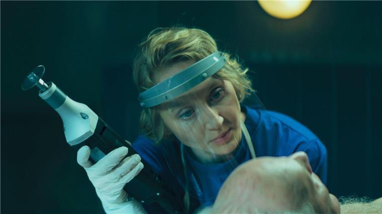 Bestatterin Blum (Anna Maria Mühe) in der Netflix-Thrillerserie «Totenfrau».