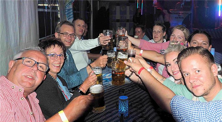 Ortsgemeinschaftsfest Holßel: Große Party und viel gute Laune Beste Stimmung auf dem Holßeler Ortsgemeinschaftsfest 2017.