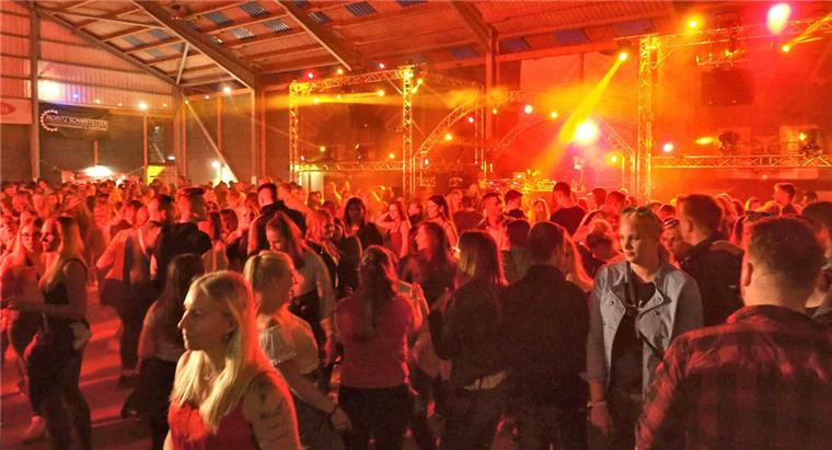 Beste Stimmung bei der Mittsommernachtsparty 2019 in Bramel.