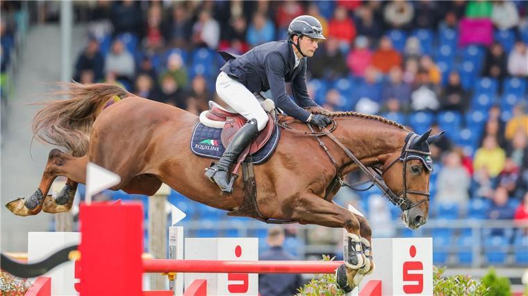 CHIO: Stühlmeyer reitet beim NRW-Preis auf Platz drei Bester deutscher Springreiter im NRW-Preis: Patrick Stühlmeyer mit Drako.
