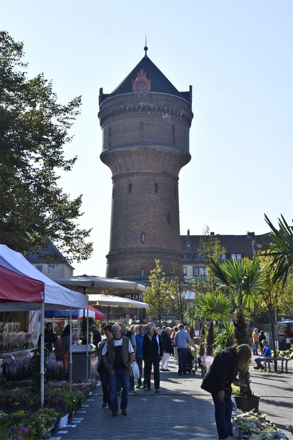 Bestes Wetter beim Herbstmarkt auf dem Konrad-Adenauer-Platz lockte viele Besuch...