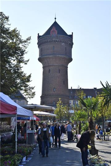 Bestes Wetter beim Herbstmarkt auf dem Konrad-Adenauer-Platz lockte viele Besuch...
