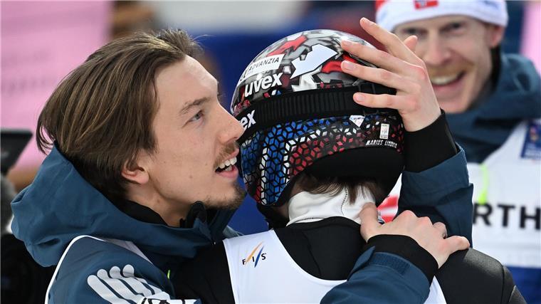 „Watsche“ und geheime Bilder: Skisprung-Streit tobt weiter Bestreiten ihr Mitwissen: Johann André Forfang und Marius Lindvik (r).