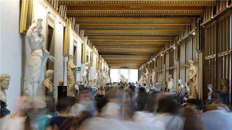 Museumsdirektorin sorgt in Florenz mit Kritik für Ärger Besucheansturm in der Uffizien-Galerie in Florenz.