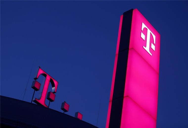 Neue Betrugsmasche: Verbraucherzentrale warnt Telekom-Kunden vor falschen E-Mails Das Logo der Telekom. Telekom-Kunden stehen erneut im Fokus von Betrüger, die mit gefälschten E-Mails an sensible Daten kommen wollen.