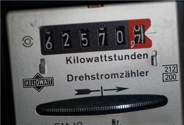 Betrüger sind in Bremerhaven unterwegs. Sie wollen angeblich die Stromzähler kontrollieren.