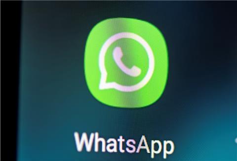 Betrüger wollen jetzt auch über WhatsApp an das Geld älterer Menschen kommen.