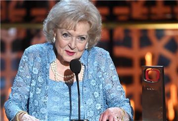 Betty White nimmt den Legendenpreis bei den TV Land Awards im Saban Theatre entgegen. White starb nach Angaben der US-Magazine «People» und «Deadline» unter Berufung auf Manager Jeff Witjas im Alter von 99 Jahren. 