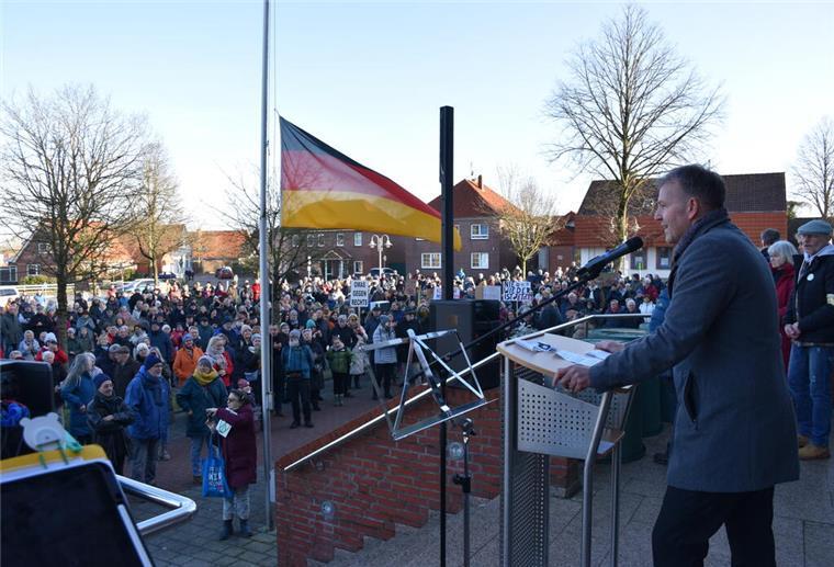 Beverstedts Bürgermeister Guido Dieckmann (parteilos) machte in seiner Rede deutlich: "Nie wieder ist jetzt!".