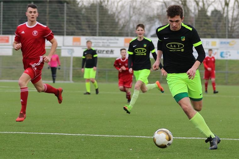 Bezirksliga-Spitzenreiter JSG TSV Abbehausen/1. FC Nordenham (schwarze Trikots) besiegte den Tabellendritten GVO Oldenburg mit 5:1.