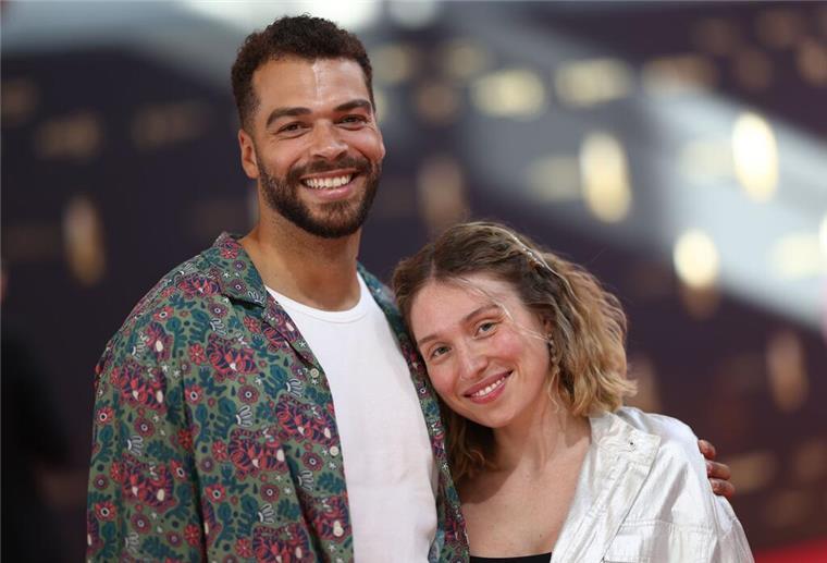 Bianca Heinicke und Freund Timothy Hill besuchten zusammen die TV-Gala zum Deutschen Fernsehpreis.