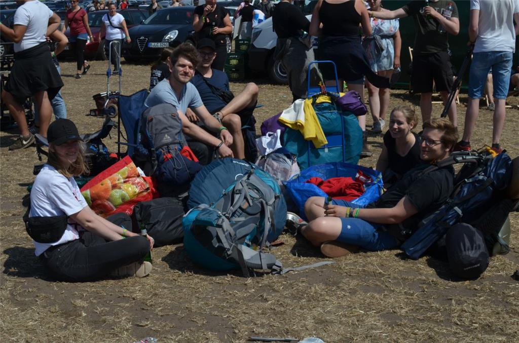 Bianca, Lutz, Felix, Yona und Fokke (von links) aus Hamburg brachten ihre gepack...