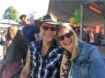Biene und Sven aus Bremerhaven sind Stammgäste. Frühtanz in Steinau 2018. Foto: ...