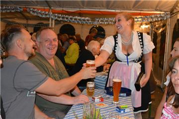 Bier, Dirndl und gute Stimmung. Das erste Oktoberfest in Bad Bederkesa war ein voller Erfolg.