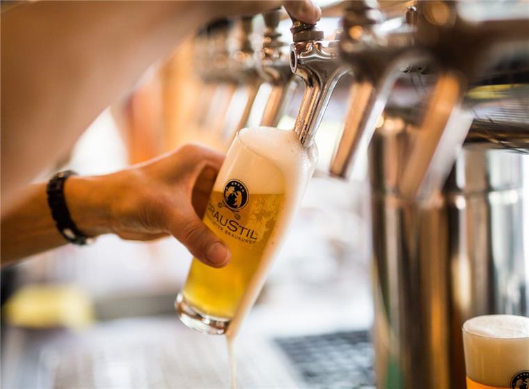 Bier ohne Ende fließt bis zum Sonntag im Schaufenster Fischereihafen in Bremerhaven.
