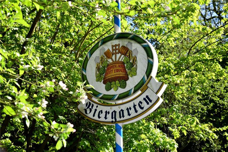 Biergärten gibt es auch in Bremerhaven: Die Redaktion gibt Tipps, in welchen man es besonders gut aushalten kann.