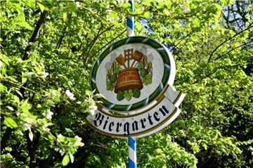 Biergärten gibt es auch in Bremerhaven: Die Redaktion gibt Tipps, in welchen man es besonders gut aushalten kann.
