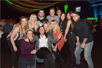 Bierkönigin Lisa mit Gefolge. Grünkohl-Party 2019 in der Stadthalle Bremerhaven....