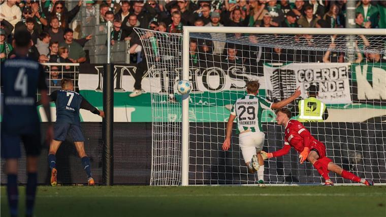 Mees rettet Münster packendes 3:3 gegen Paderborn Bilbija (l) trifft zum 1:1.