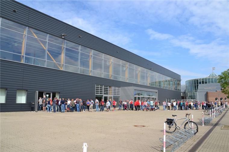Verkaufsstart der Saisontickets sorgt für Andrang bei den Fischtown Pinguins Verkaufsstart der Saisontickets sorgt für Andrang bei den Fischtown Pinguins