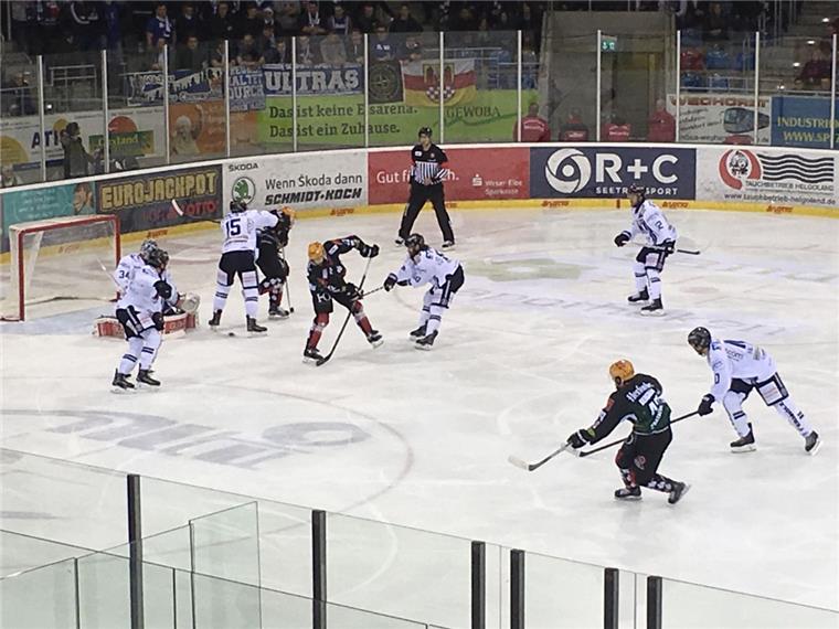 Pinguins feiern Kantersieg gegen die Kölner Haie