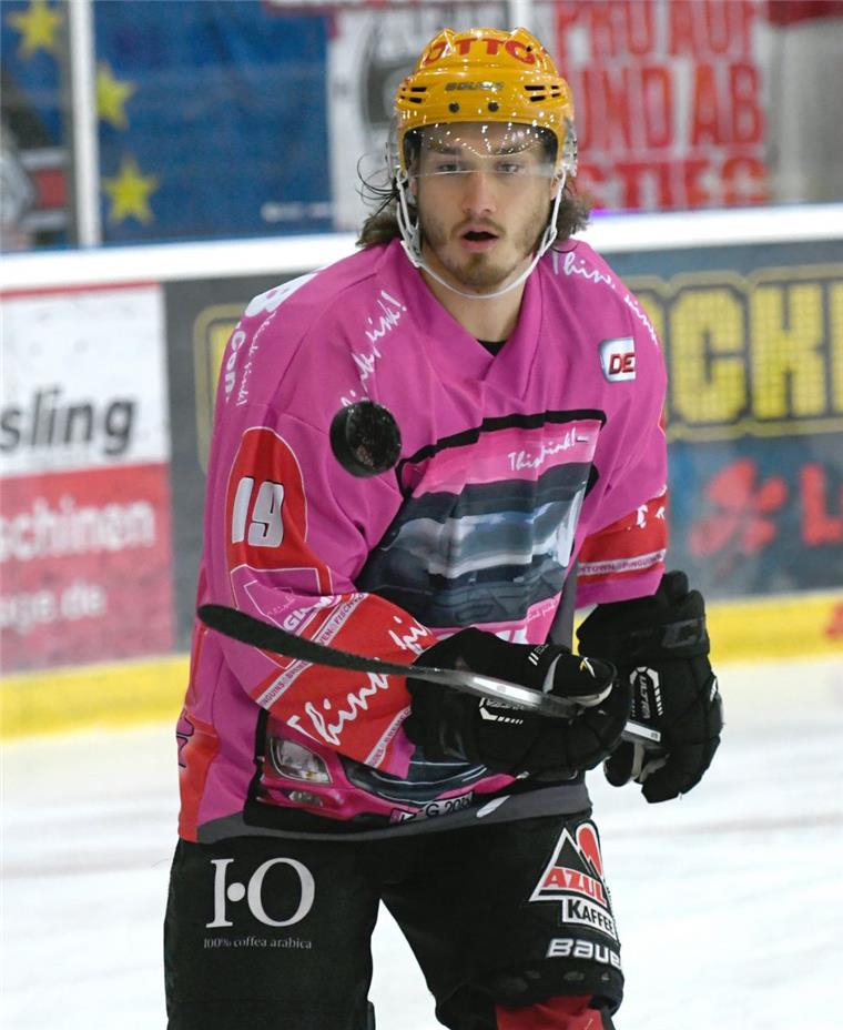 Eishockeystar Marian Dejdar ist auch Yoga-Lehrer