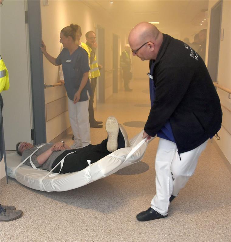 Explosion am Klinikum Bremerhaven: Notfallübung mit 100 beteiligten Rettern