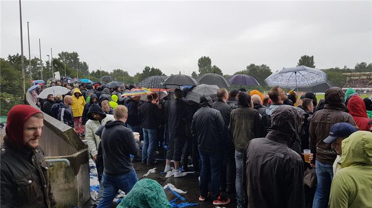 DFB-Pokal in Bremerhaven: Besucher üben harsche Kritik an Organisatoren
