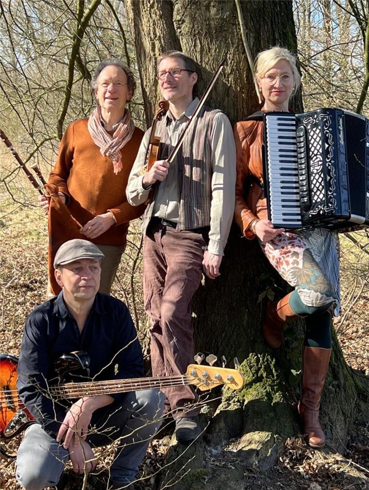 Die Irish-Folk-Band Tiree spielt live in der Seefelder Mühle. Band TIREE