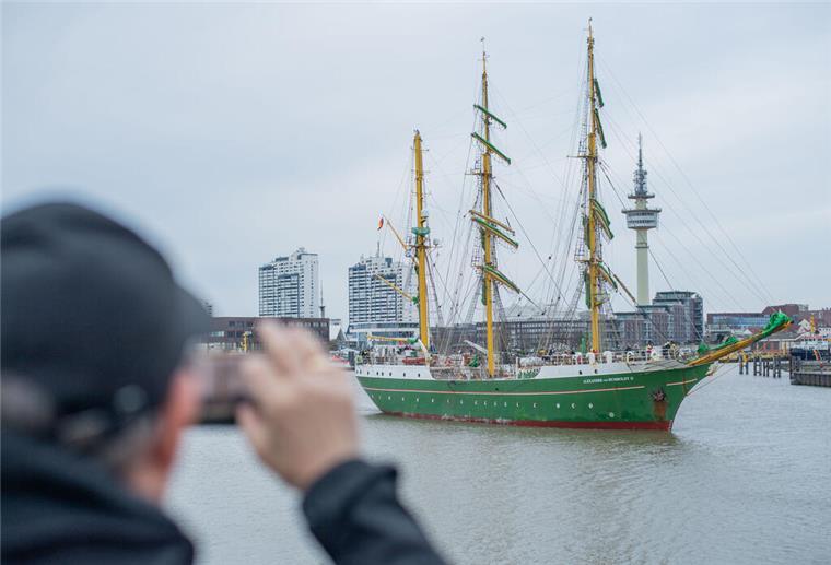 Mit besonderer Crew an Bord: Die „Alex“ ist zurück in Bremerhaven Mit besonderer Crew an Bord: Die „Alex“ ist zurück in Bremerhaven