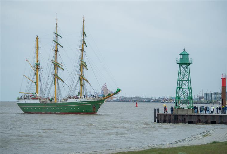 Mit besonderer Crew an Bord: Die „Alex“ ist zurück in Bremerhaven Mit besonderer Crew an Bord: Die „Alex“ ist zurück in Bremerhaven