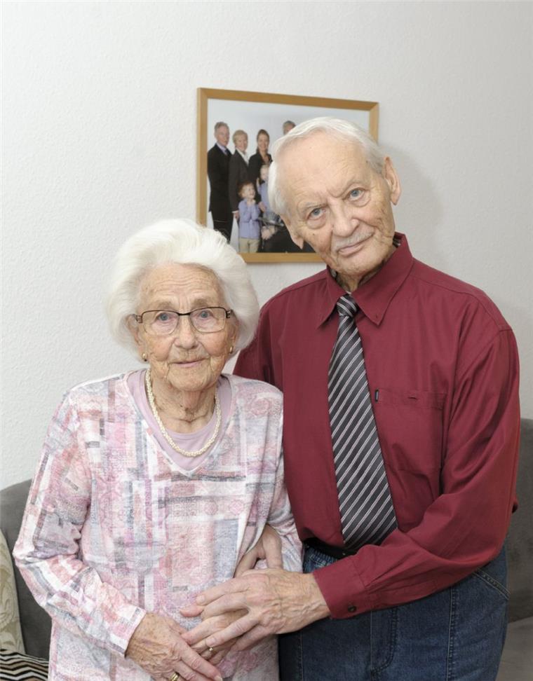 Eiserne Hochzeit in Bremerhaven: Beim Tanzen hat's gefunkt Henriette und Alfred Thiem feiern am Dienstag in Bremerhaven ihre eiserne Hochzeit.