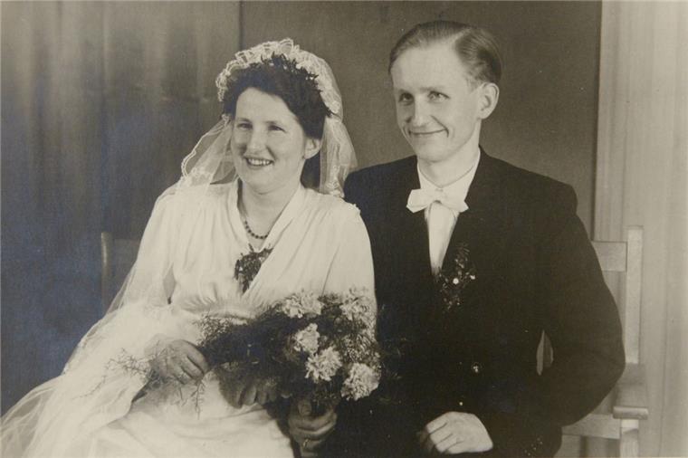 Eiserne Hochzeit in Lehe: Als Jugendliche konnten sie sich nicht leiden Thea und Heinz Blaffer aus Bremerhaven-Lehe feiern am Dienstag ihre eiserne Hochzeit.