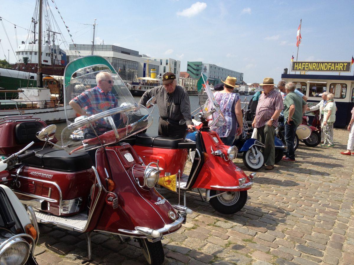 Oldtimer-Treffen und Spargel locken das Publikum ins Schaufenster Fischereihafen Oldtimer-Treffen und Spargel locken das Publikum ins Schaufenster Fischereihafen